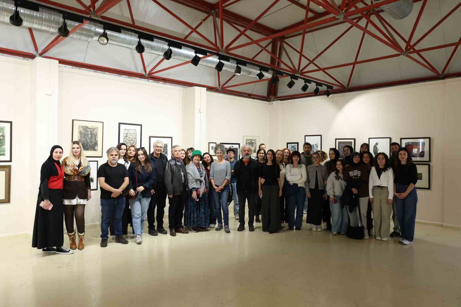 DÜZCE ÜNİVERSİTESİ SANAT, TASARIM VE MİMARLIK FAKÜLTESİ, SANATIN FARKLI DİSİPLİNLERİNİ...