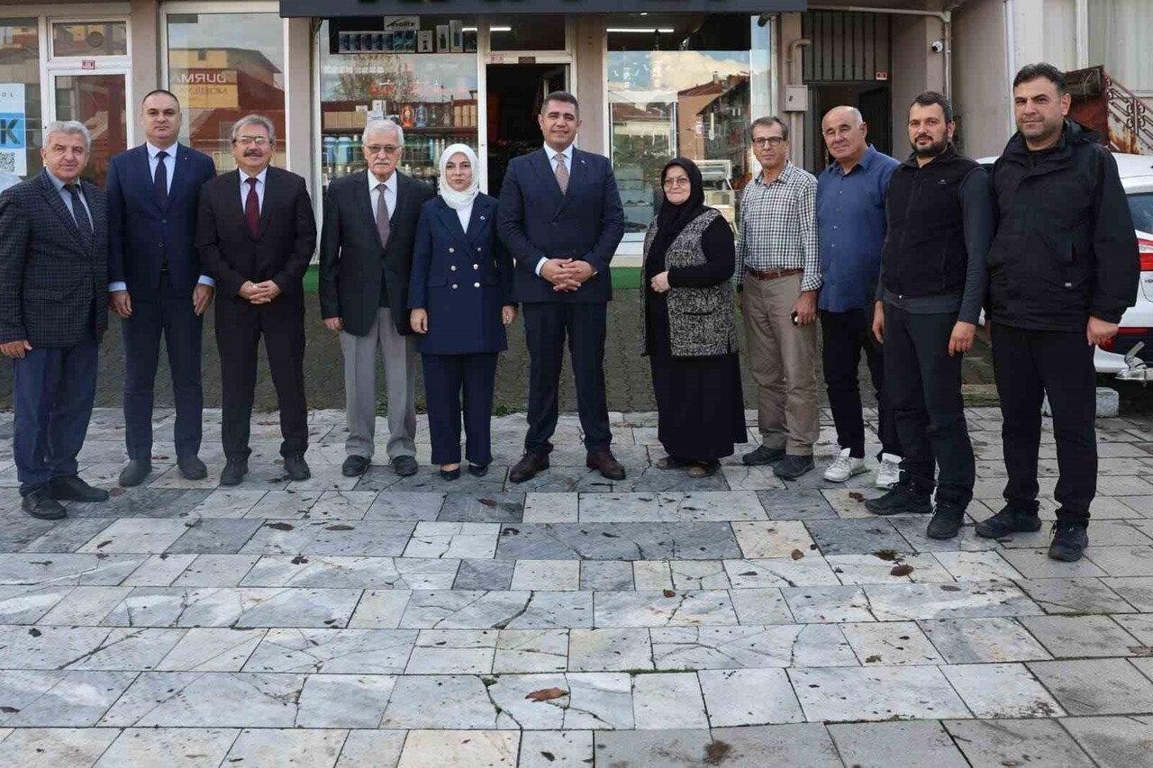 DÜZCE VALİSİ SELÇUK ASLAN, BİRÇOK ÖĞRENCİNİN YETİŞMESİNE VESİLE OLAN EMEKLİ ÖĞRETMENLERİ...