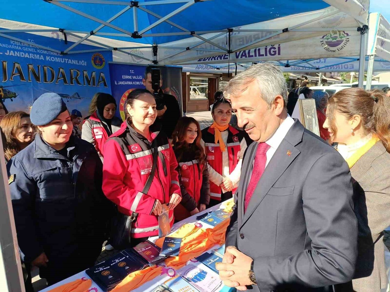 EDİRNE'DE 25 KASIM KADINA YÖNELİK ŞİDDETE KARŞI ULUSLARARASI MÜCADELE GÜNÜ DOLAYISIYLA AÇILAN...