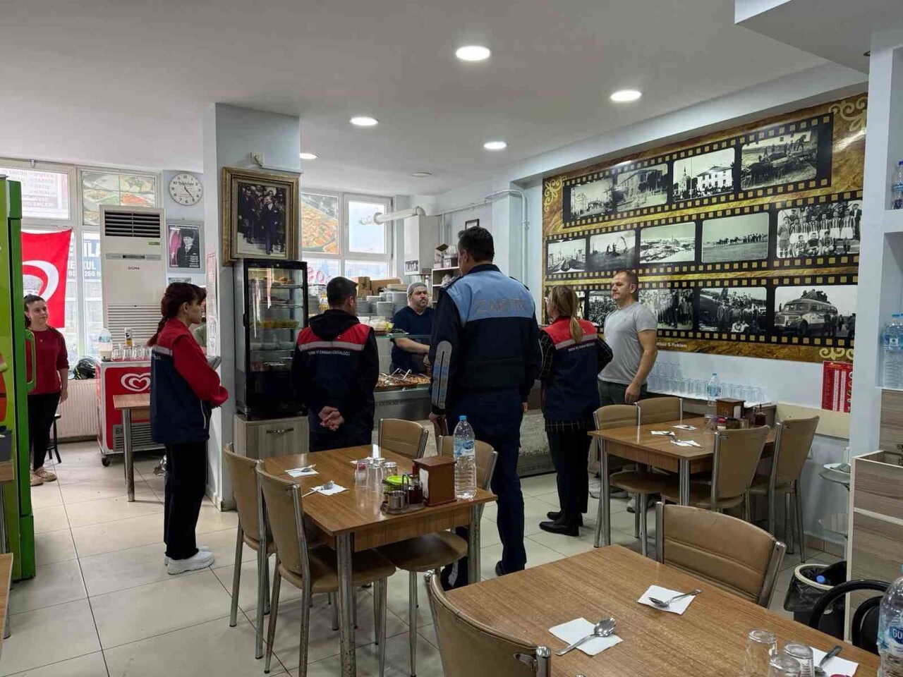 EDİRNE'NİN İPSALA İLÇESİNDE, TARIM VE ORMAN MÜDÜRLÜĞÜ GIDA KONTROL GÖREVLİLERİ İLE ZABITA EKİPLERİ...