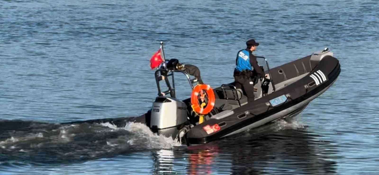 EDİRNE’DE YUNANİSTAN İLE SINIRI OLUŞTURAN MERİÇ NEHRİ’NDE, POLİS VE JANDARMA ZODYAK BOTLA ORTAK...