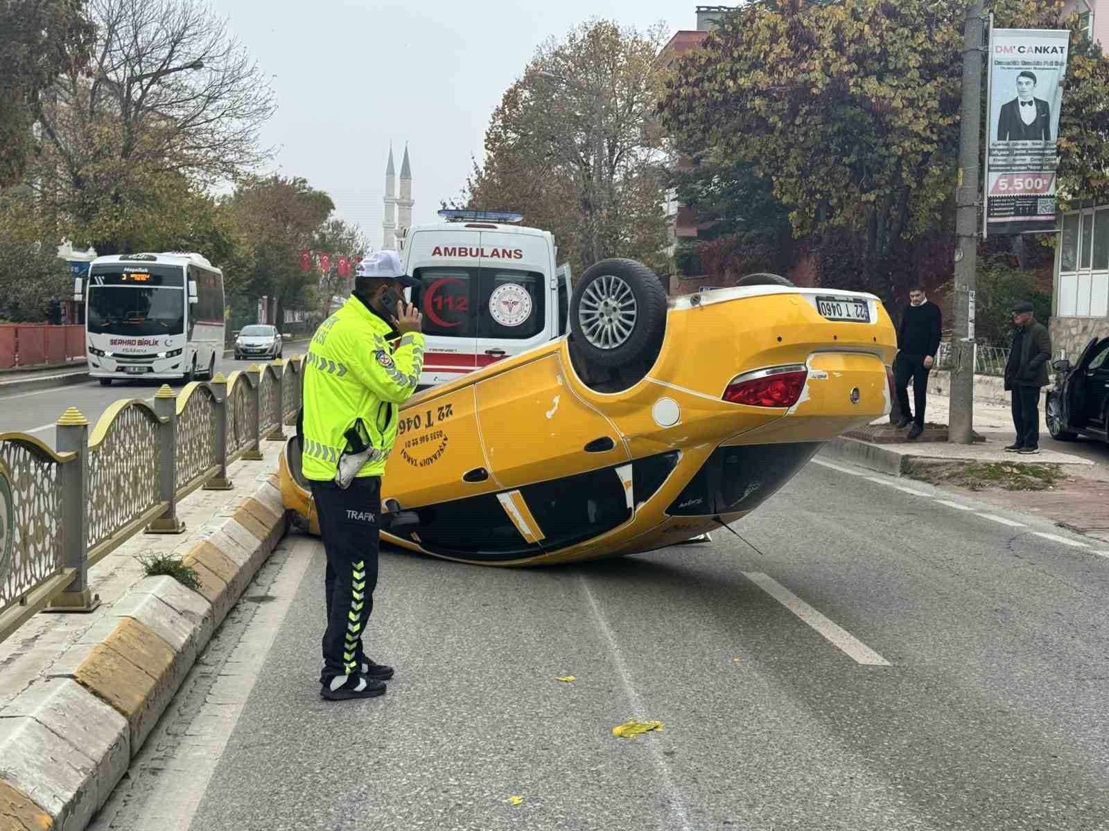 EDİRNE’NİN ATATÜRK BULVARI’NDA TİCARİ TAKSİSİYLE SEYREDEN SÜRÜCÜ VEZATTİN BAŞKURT, ÖNÜNE ÇIKIŞ...
