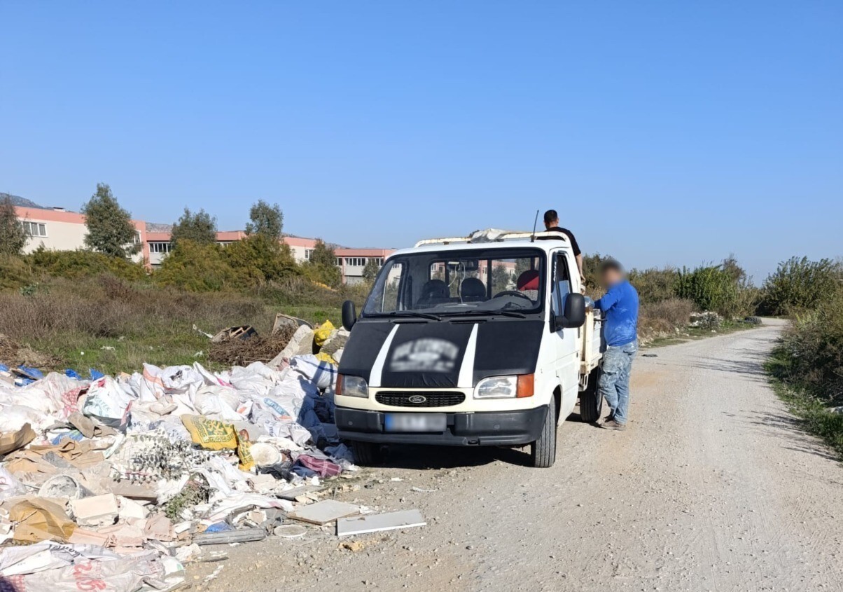 EFELER’DE KAÇAK MOLOZ DÖKÜMÜNE 47 BİN TL CEZA