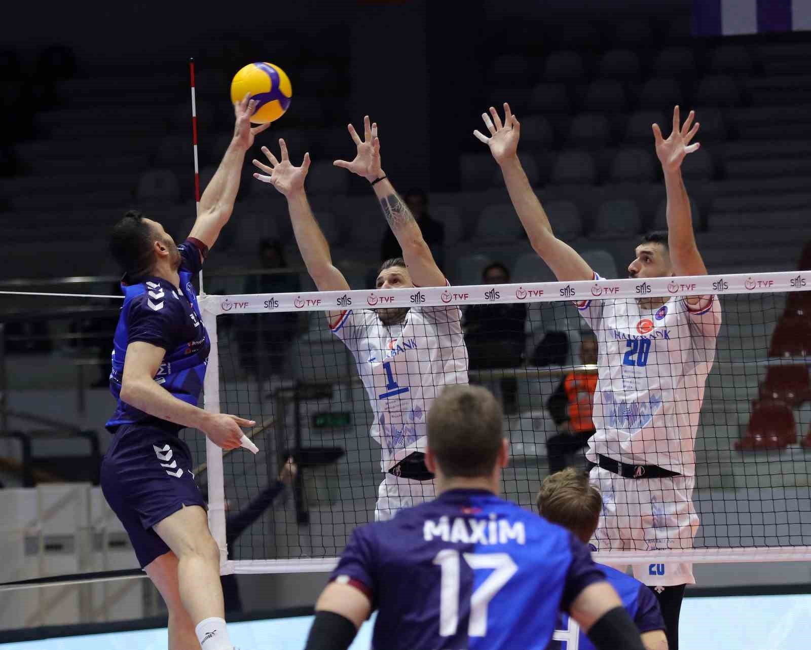 EFELER LİGİ'NİN 3. HAFTASINDA HALKBANK ERKEK VOLEYBOL TAKIMI, DEPLASMANDA ALTEKMA'YI 3-2 MAĞLUP...