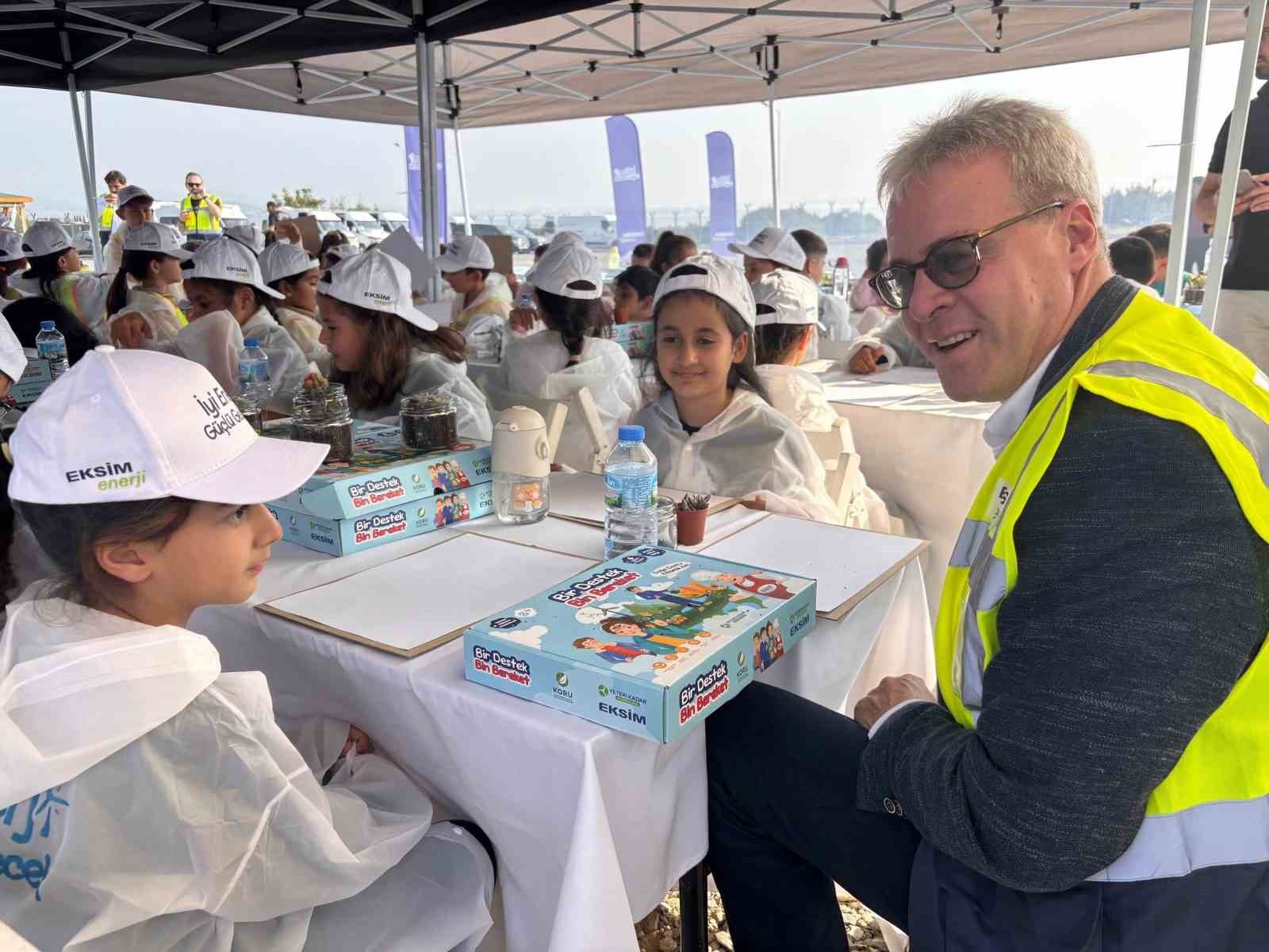 EKSİM ENERJİ CEO’SU ARKIN AKBAY, EKSİM ENERJİ UÇURTMA FESTİVALİNDE ÇOCUKLARLA BİR ARAYA...