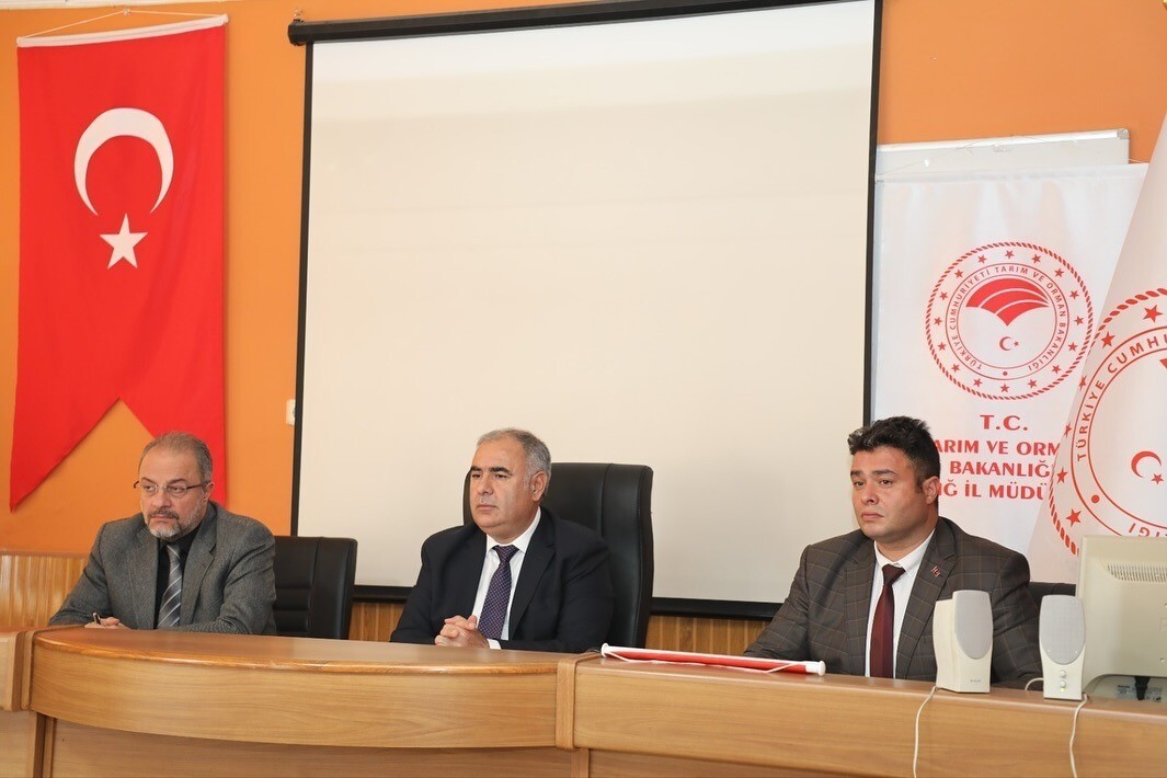 ELAZIĞ’DA DÜZENLENEN TOPLANTIDA ŞAP HASTALIĞININ İL GENELİNDEKİ SEYRİ, AŞILAMA ÇALIŞMALARI VE...