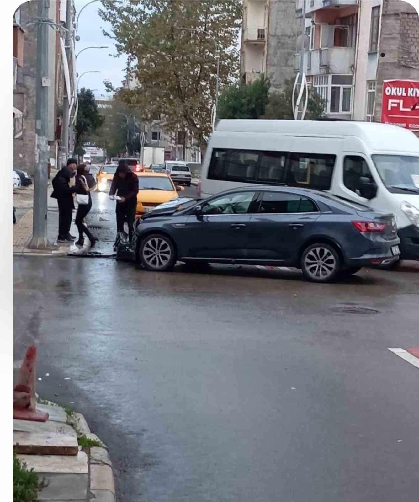 ELAZIĞ’DA İKİ OTOMOBİLİN ÇARPIŞMASI SONUCU MEYDANA GELEN TRAFİK KAZASINDA 1 KİŞİ...