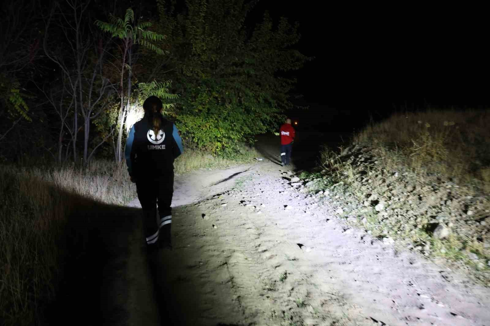 ELAZIĞ’DA KAYIP 11 YAŞINDAKİ OTİZMLİ VEYSEL BİLEN’İ BULMAK İÇİN BAŞLATILAN ARAMA ÇALIŞMALARI...