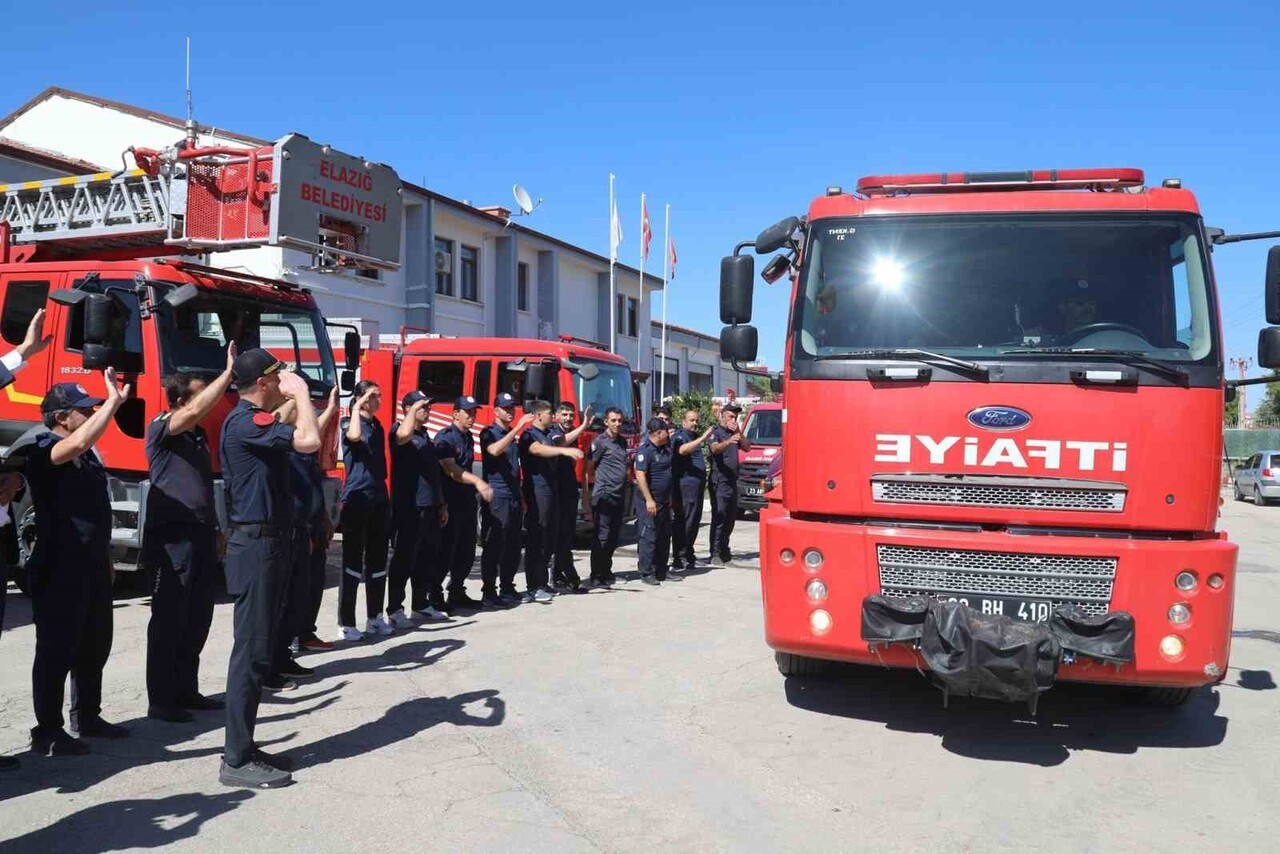ELAZIĞ İTFAİYE MÜDÜRLÜĞÜ EKİPLERİ 11 AYDA BİN 482 YANGINA MÜDAHALE EDERKEN 38 BİN 272 VATANDAŞA...