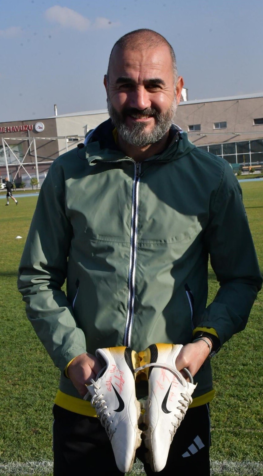 ERCİYES 38 FK TEKNİK DİREKTÖR GÖKHAN ÜNAL; KAYSERİSPOR FORMASI ALTINDA GOL KRALI OLDUĞU...