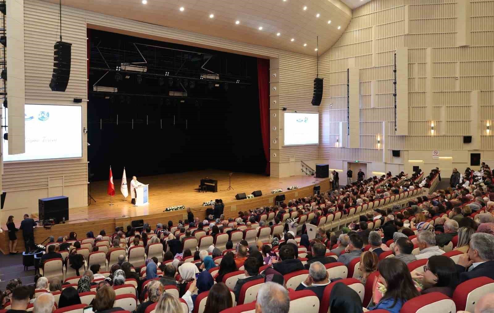 ERCİYES ÜNİVERSİTESİ (ERÜ) TIP FAKÜLTESİ’NDE EĞİTİME YENİ BAŞLAYAN DÖNEM 1 ÖĞRENCİSİ TÖRENLE BEYAZ...