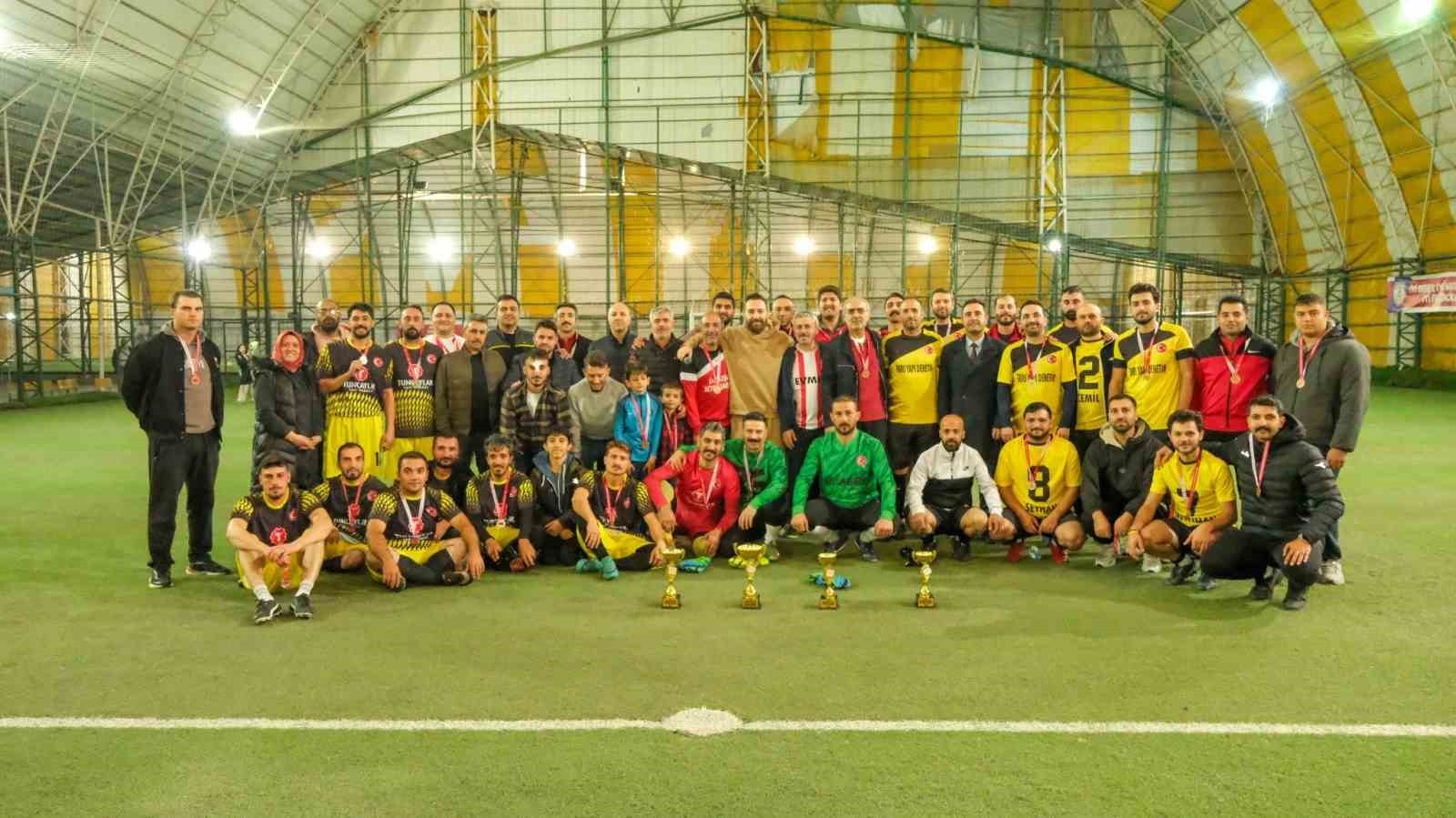 ERZİNCAN BELEDİYESİ BİRİMLER ARASI HALI SAHA FUTBOL TURNUVASI SONA ERDİ