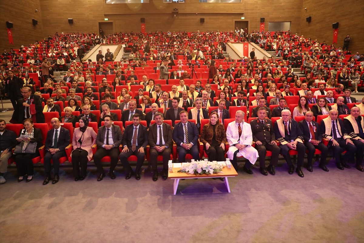 Erzincan Binali Yıldırım Üniversitesinde (EBYÜ), 2025-2026 Akademik Yılı Açılış Töreni...