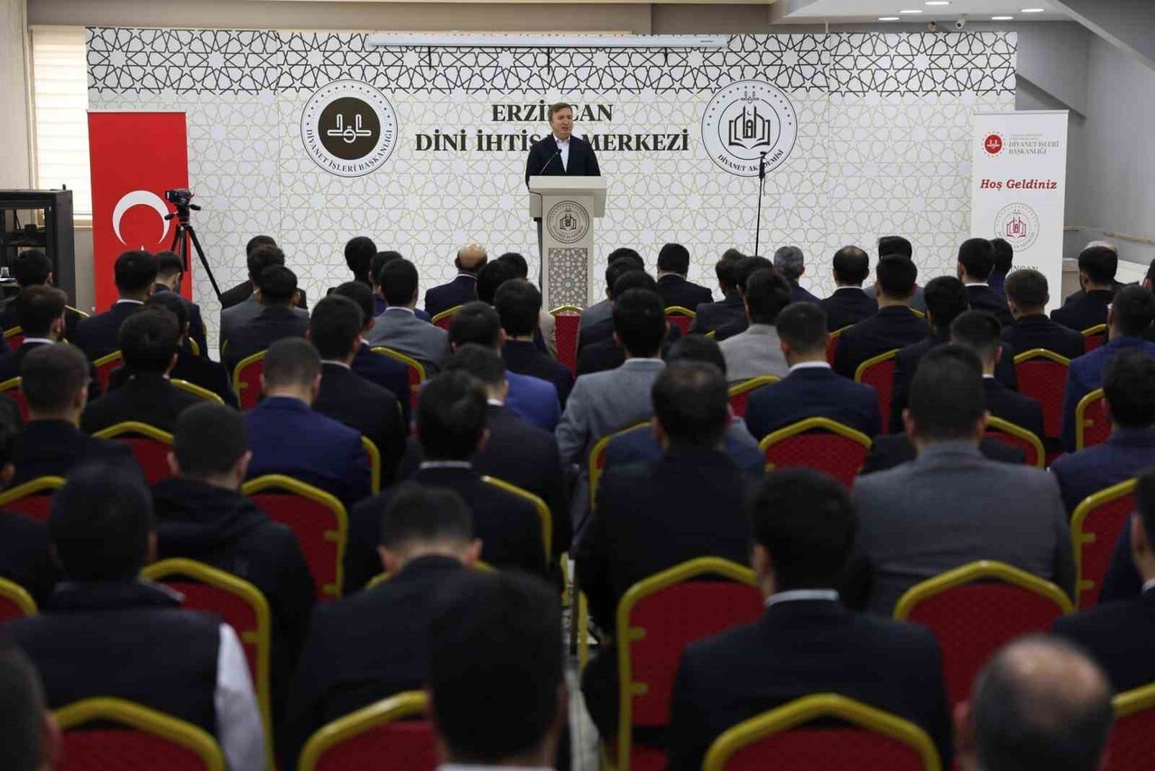 ERZİNCAN VALİSİ HAMZA AYDOĞDU, ERZİNCAN İL MÜFTÜSÜ İSMAİL FAKİRULLAHOĞLU, İL MİLLÎ EĞİTİM MÜDÜRÜ...