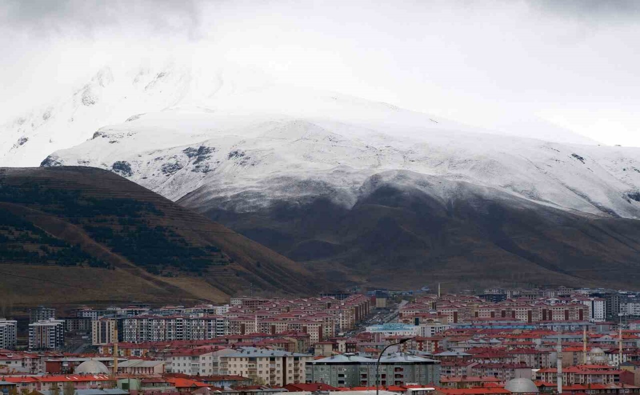 ERZURUM'DA 2025 YILI EKİM AYINDA BİN 421, TÜRKİYE GENELİNDE TEMMUZ AYINDA 164 BİN 306 KONUT...