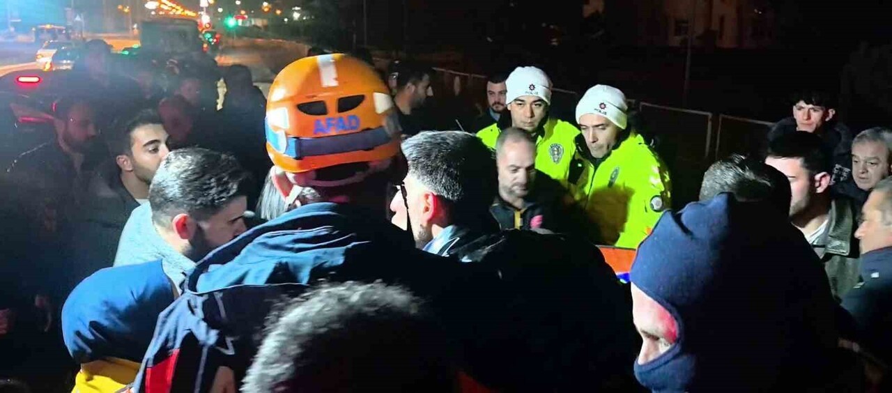 ERZURUM’DA MEYDANA GELEN TRAFİK KAZASINDA 1 KİŞİ HAYATINI KAYBETTİ, 2 KİŞİ YARALANDI.