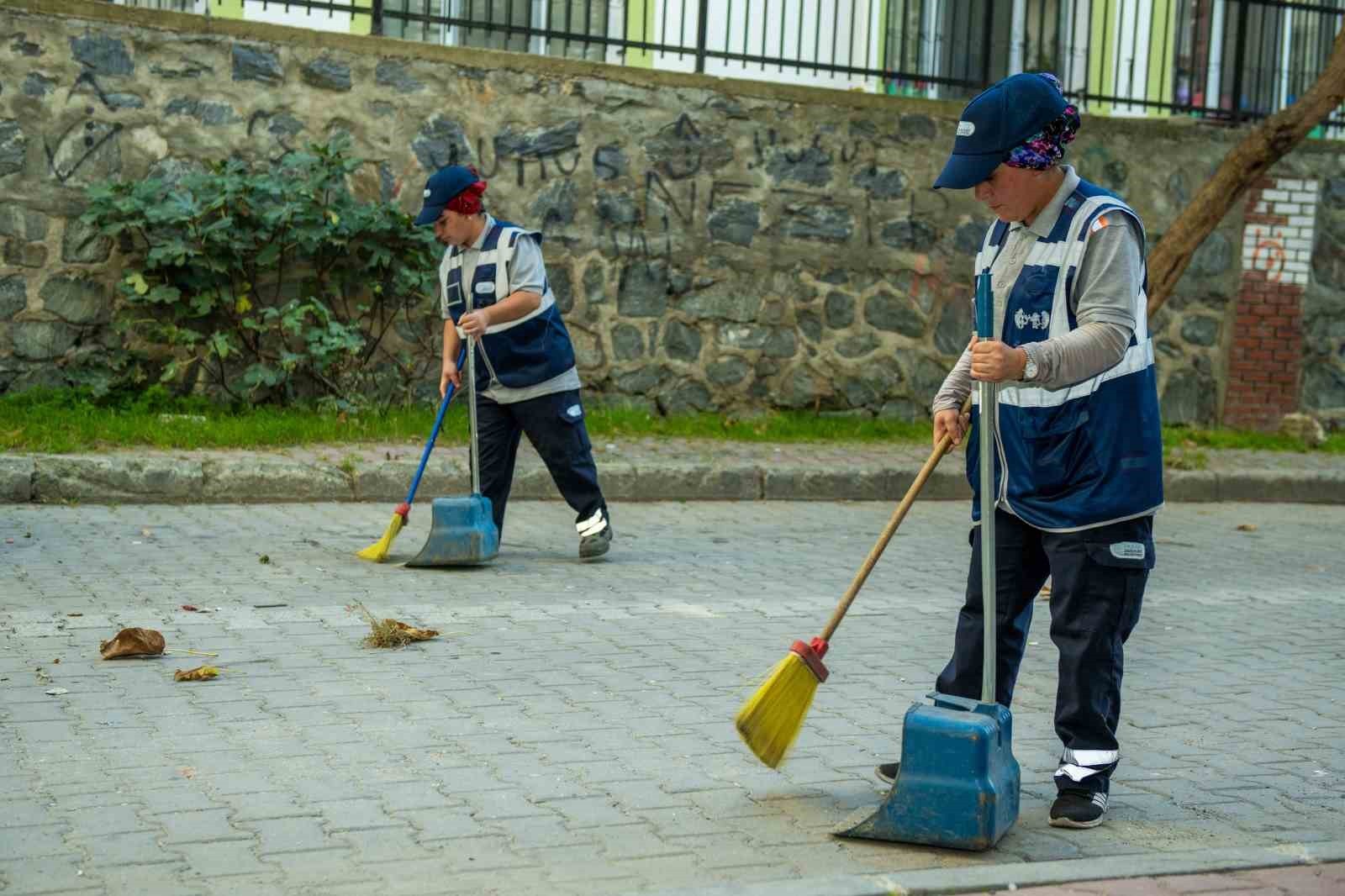 ESENYURT TEMİZLİK HAREKETİ, İKİNCİ HAFTASINDA MERKEZ MAHALLESİ'NDE SÜRDÜ. YENİLENEN TEMİZLİK...