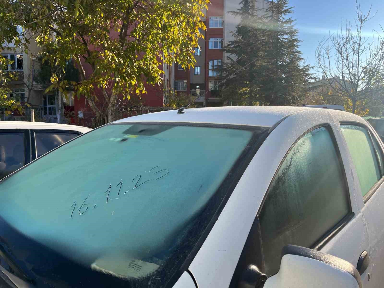 ESKİŞEHİR'DE HAVA SICAKLIKLARININ DÜŞMESİYLE BİRLİKTE ÖZELLİKLE SABAH ERKEN SAATLERDE ETKİLİ OLAN...