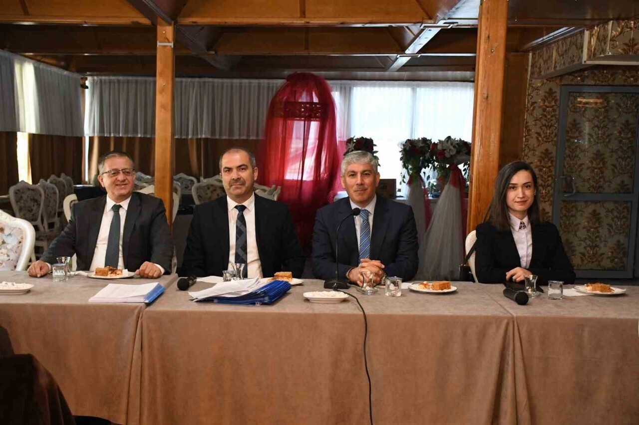 ESKİŞEHİR'DE ÖĞRETMENLERLE TOPLANTIYA KATILAN MİLLÎ EĞİTİM BAKANLIĞI BAŞMÜFETTİŞİ ORHAN TUNÇ...