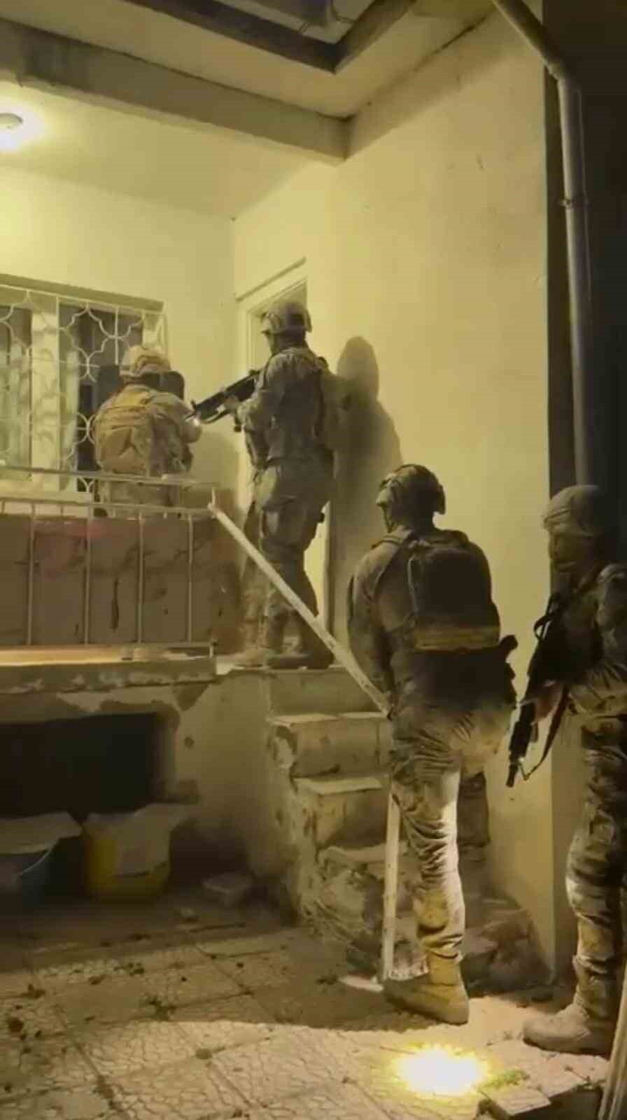 ESKİŞEHİR’DE HAKKINDA KESİNLEŞMİŞ 3 YIL HAPİS CEZASI OLAN ŞAHSIN ADRESİNE POLİS ÖZEL HAREKAT İLE...