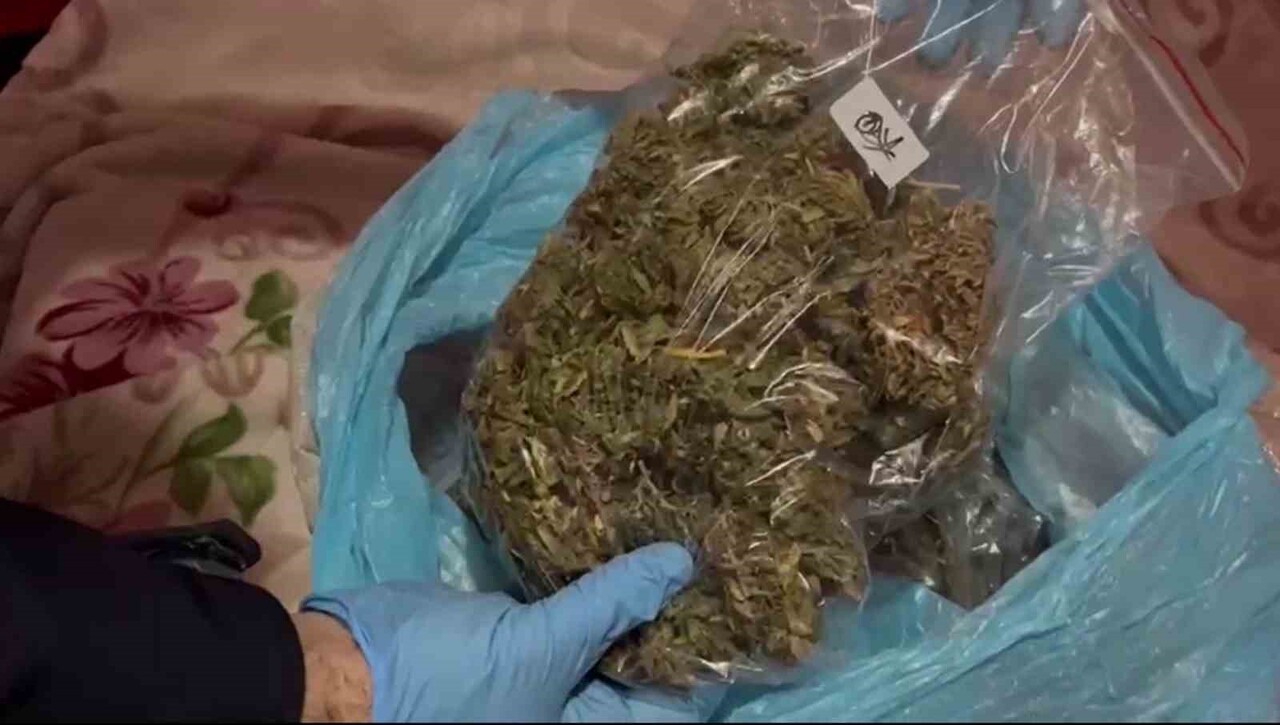 ESKİŞEHİR’DE UYUŞTURUCUYA YÖNELİK POLİS TARAFINDAN YAPILAN ÇALIŞMALARDA PATATES ÇUVALLARI...