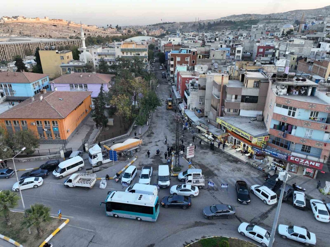 EYYÜBİYE’DEKİ MAHALLEDE ASFALT ÇALIŞMASI