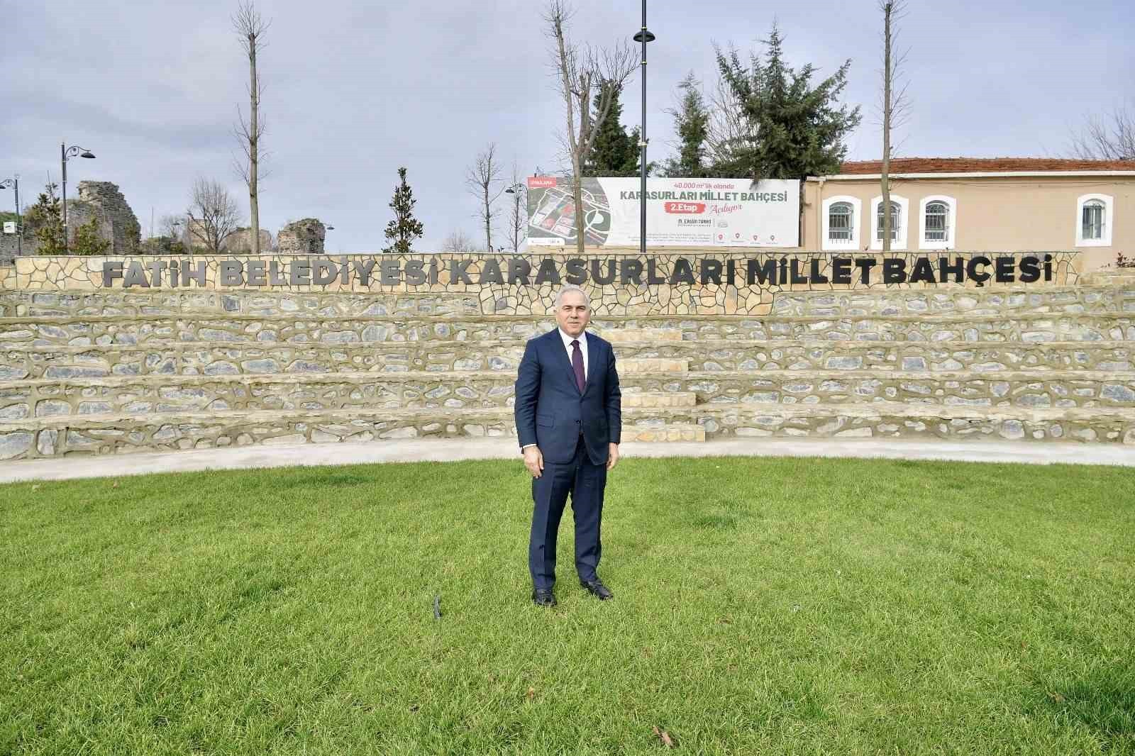 FATİH BELEDİYESİ, İLÇENİN DÖRT BİR YANINDA YÜRÜTTÜĞÜ ÇEVRE VE YEŞİL ALAN SEFERBERLİĞİ KAPSAMINDA 2...