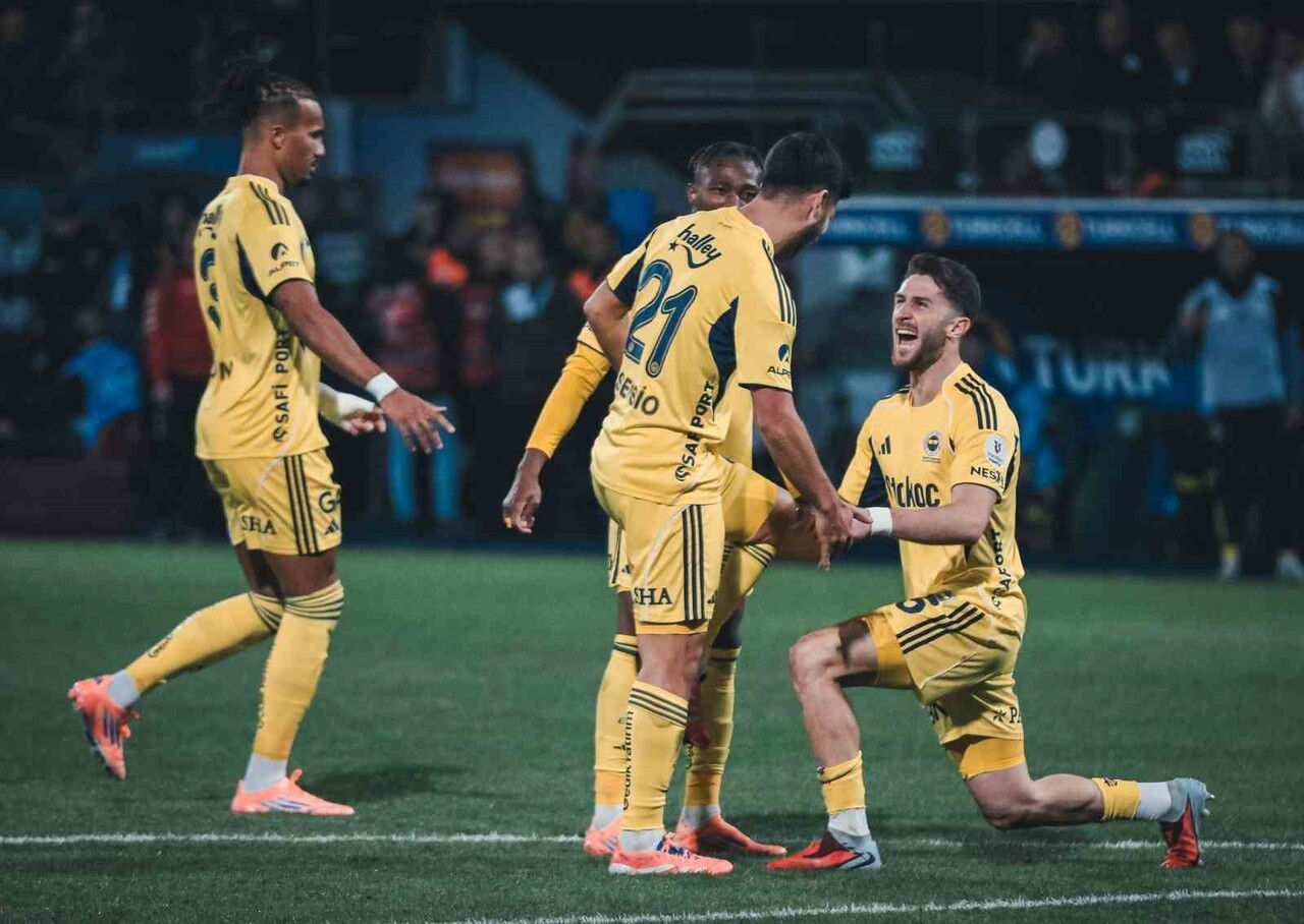 FENERBAHÇE'NİN İSPANYOL OYUNCUSU MARCO ASENSİO, ÇAYKUR RİZESPOR MAÇINDA RAKİP FİLELERİ 2 KEZ...