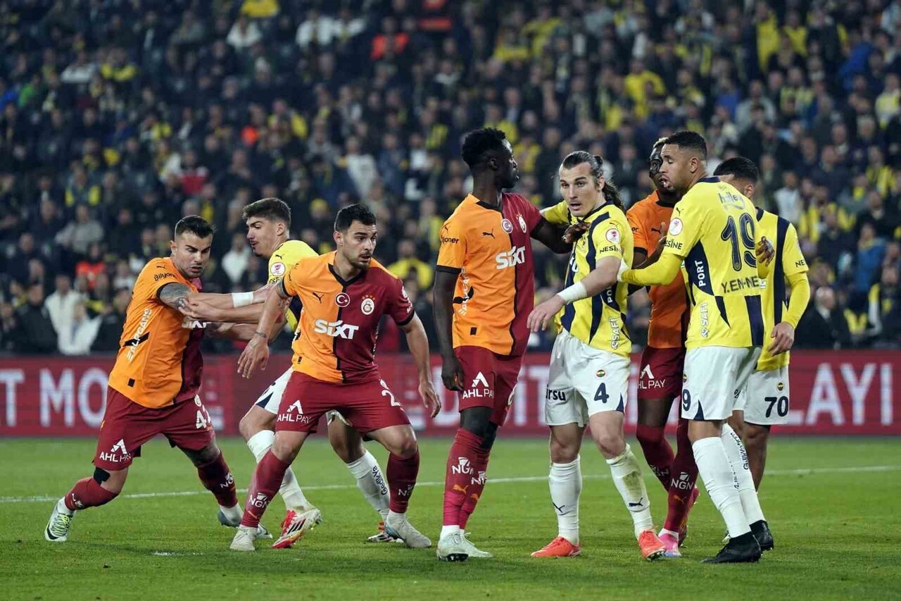 FENERBAHÇE İLE GALATASARAY YARIN OYNANACAK DERBİYLE 404. KEZ RAKİP OLACAK.
