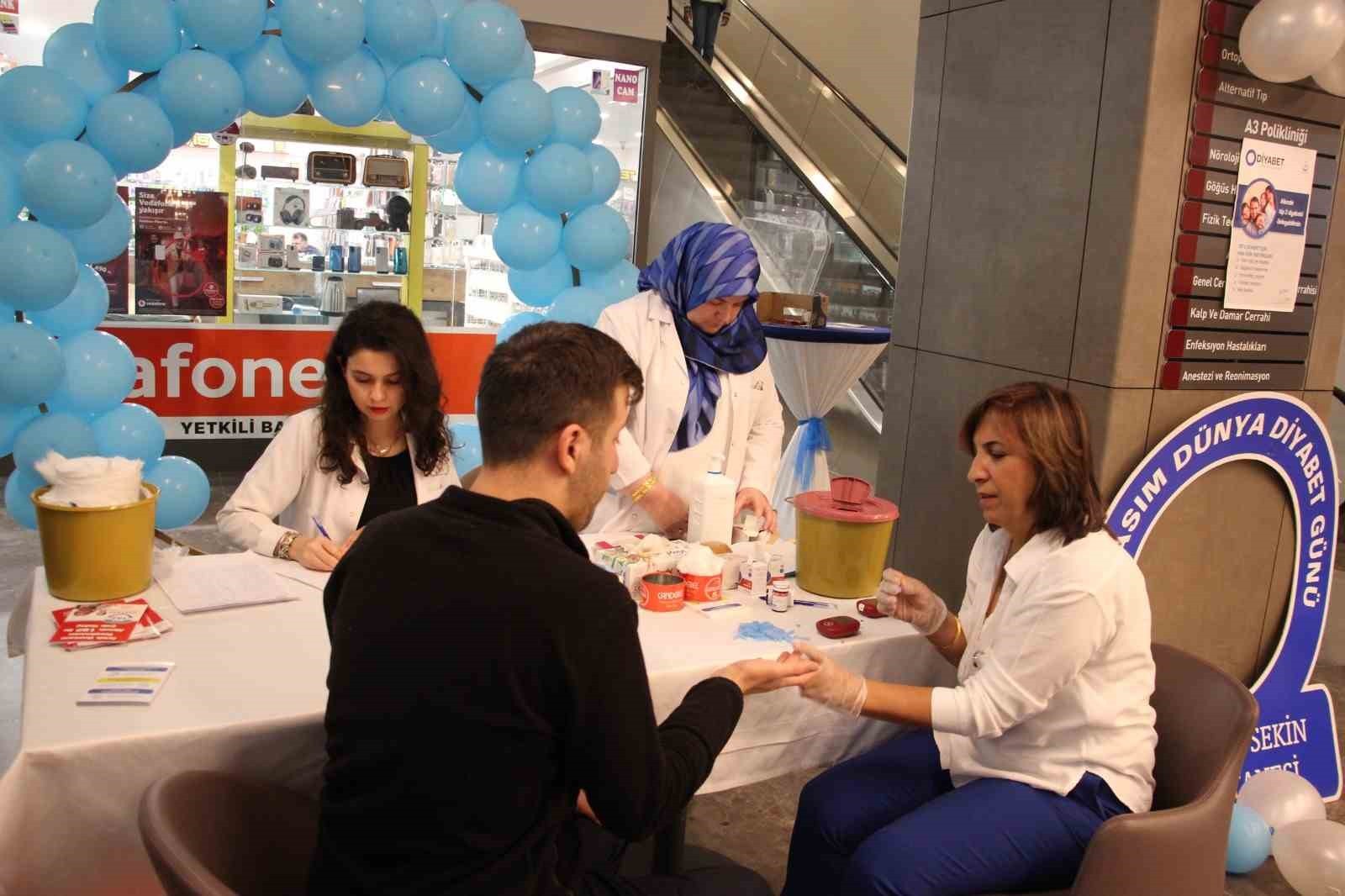 FETHİ SEKİN ŞEHİR HASTANESİ’NDE 14 KASIM DÜNYA DİYABET GÜNÜ KAPSAMINDA FARKINDALIK ETKİNLİKLERİ...