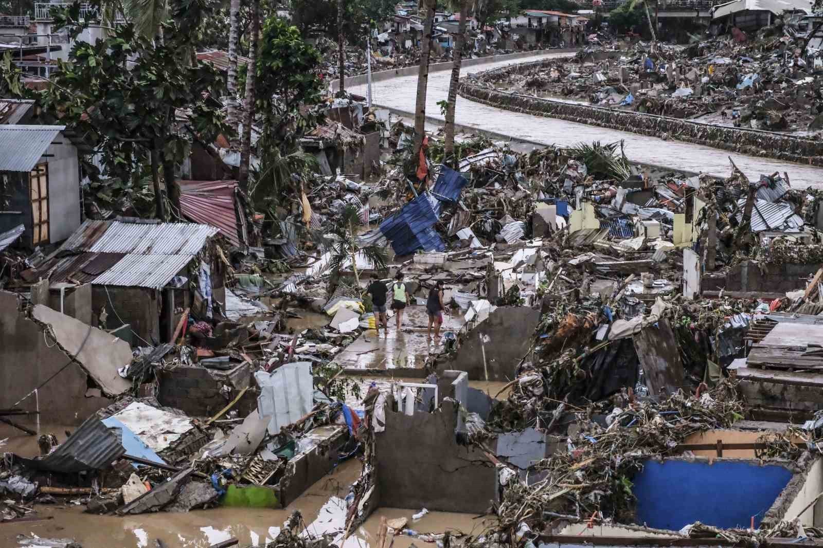 FİLİPİNLER'İN ORTA KESİMLERİNİ VURAN KALMAEGİ TAYFUNU'NDA HAYATINI KAYBEDENLERİN SAYISI 66'YA...