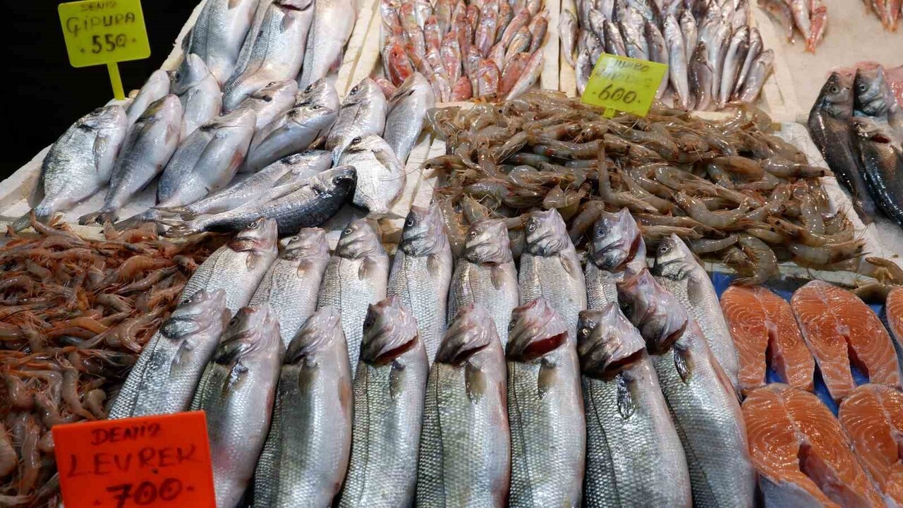 FOÇA BALIK HALİ’NDE KIŞ SEZONU: BALIKÇI TEZGAHI ERSOY TOPTAŞ - İZMİR (İHA)