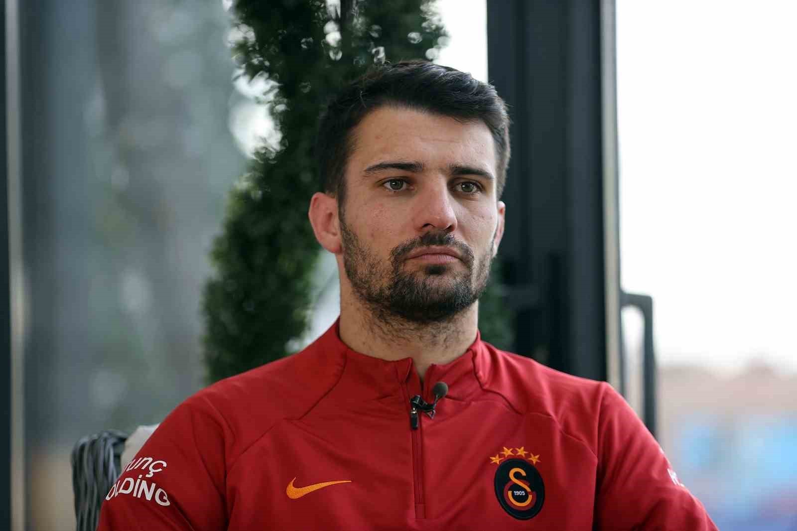 FRANSIZ FUTBOLCU LEO DUBOİS, PROFESYONEL FUTBOL KARİYERİNİ NOKTALADIĞINI AÇIKLADI.