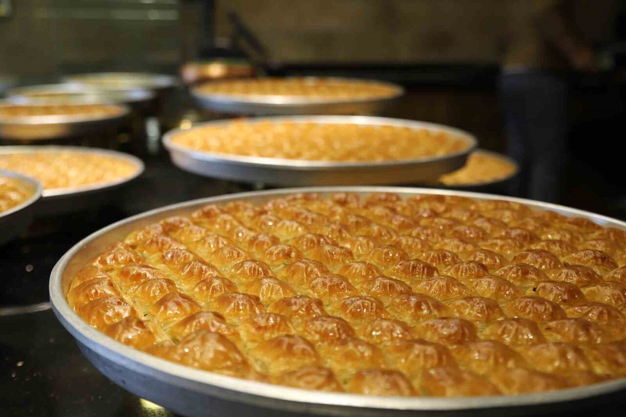 GAZİANTEP'İN KÖKLÜ TATLI GELENEĞİNİ GÜNÜMÜZE TAŞIYAN HAMİDO BAKLAVA, 2023 VE 2024 YILINDA EN ÇOK...