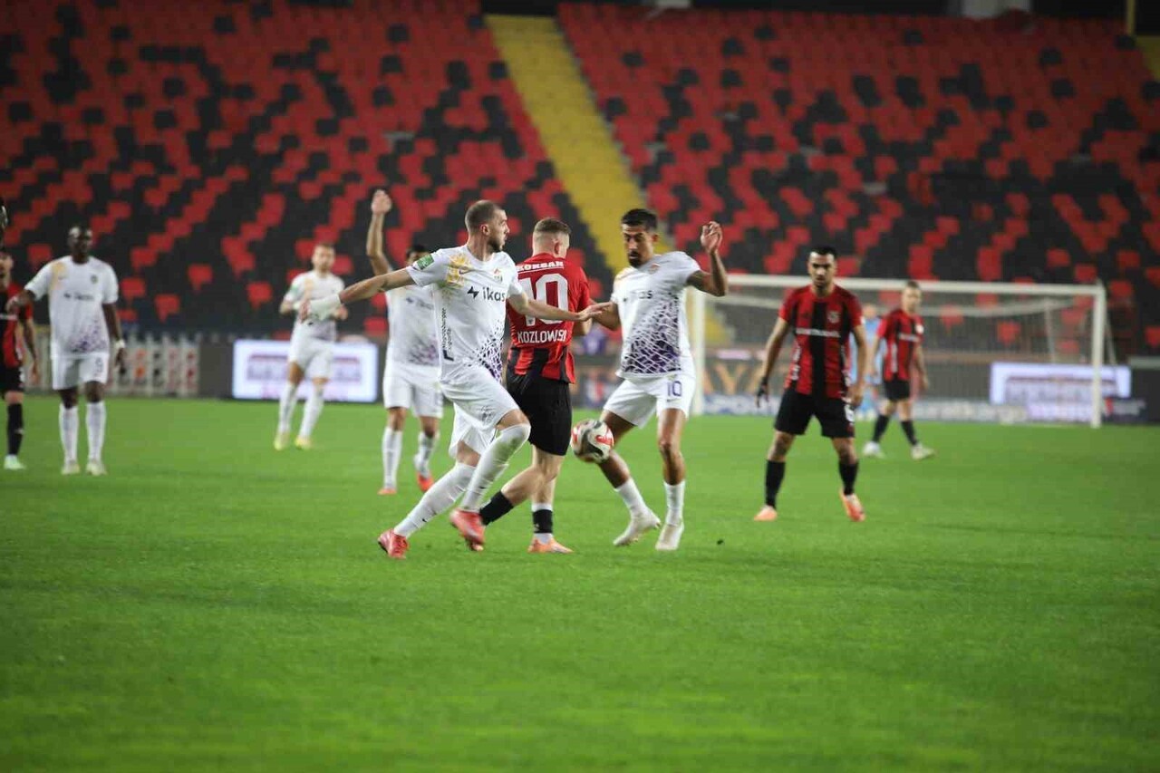 GAZİANTEP FUTBOL KULÜBÜ, TRENDYOL SÜPER LİG'İN 14. HAFTASINDA EYÜPSPOR'U KONUK EDİYOR....