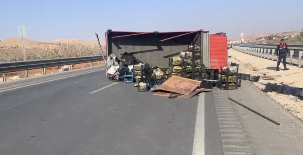 GAZİANTEP’TE 3 ARACIN KARIŞTIĞI ZİNCİRLEME KAZA: 9 YAŞINDAKİ ÇOCUK KURTARILAMADI