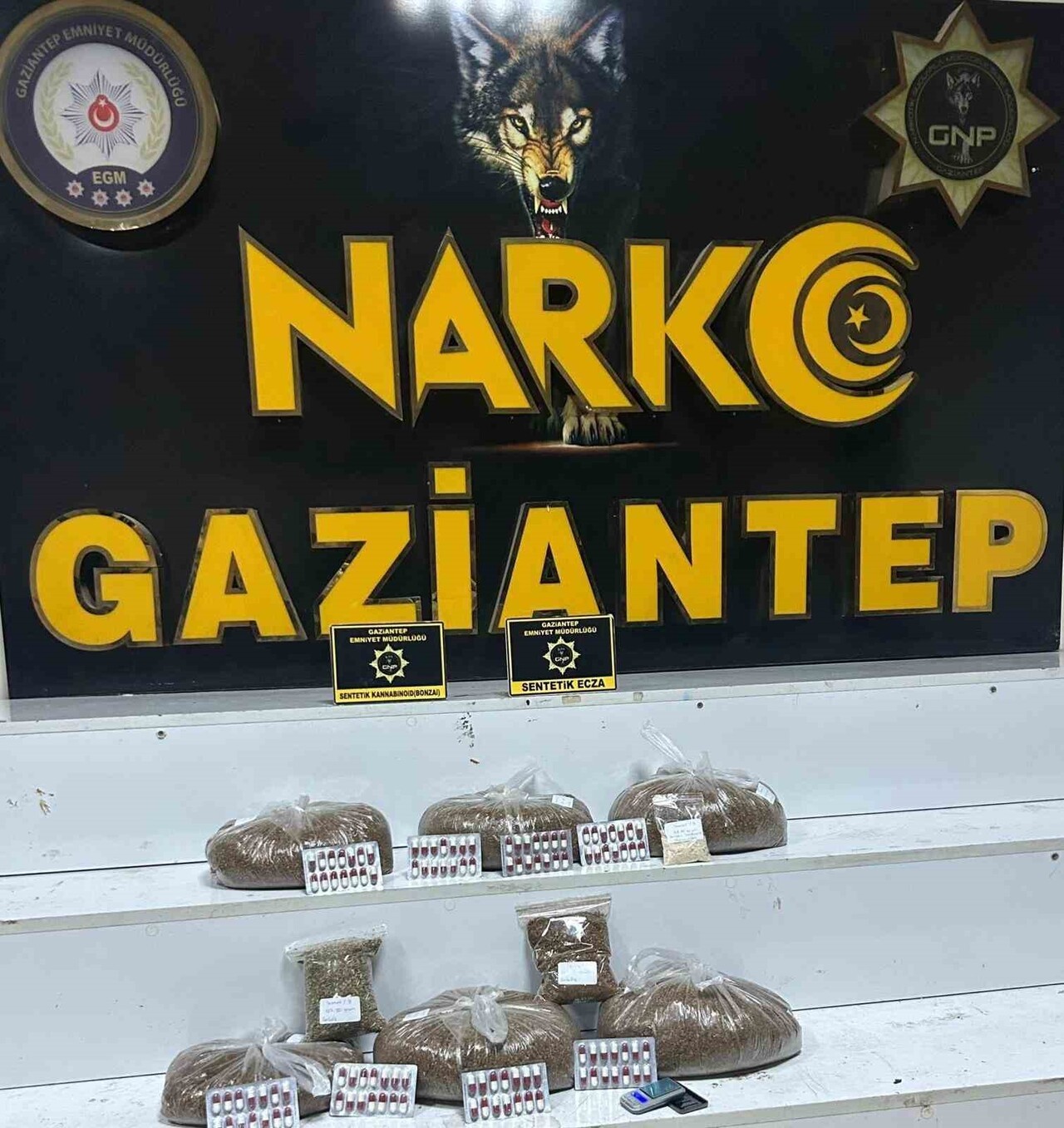 GAZİANTEP’TE POLİS EKİPLERİ TARAFINDAN UYUŞTURUCUYLA MÜCADELEYE YÖNELİK YAPILAN OPERASYONDA 5...