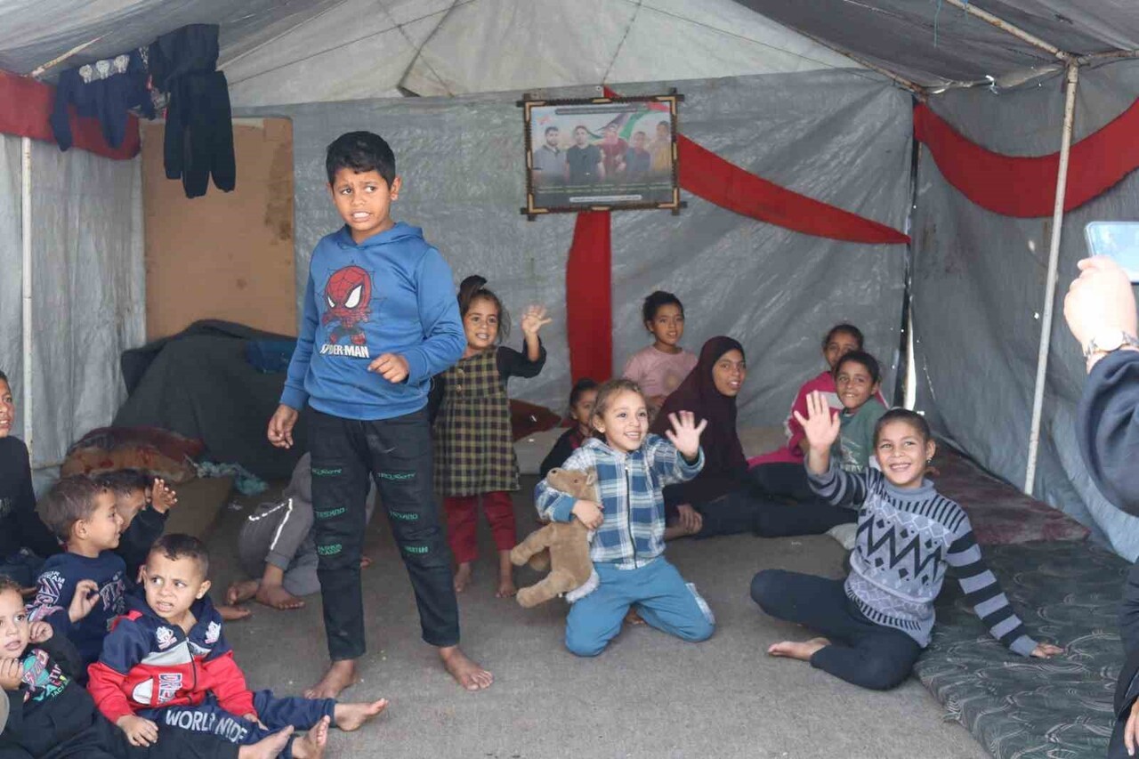 GAZZE ŞERİDİ'NDE İSRAİL'İN GERÇEKLEŞTİRDİĞİ SALDIRILAR SONUCU 5 OĞLUNU KAYBEDEN FİLİSTİNLİ REDA...