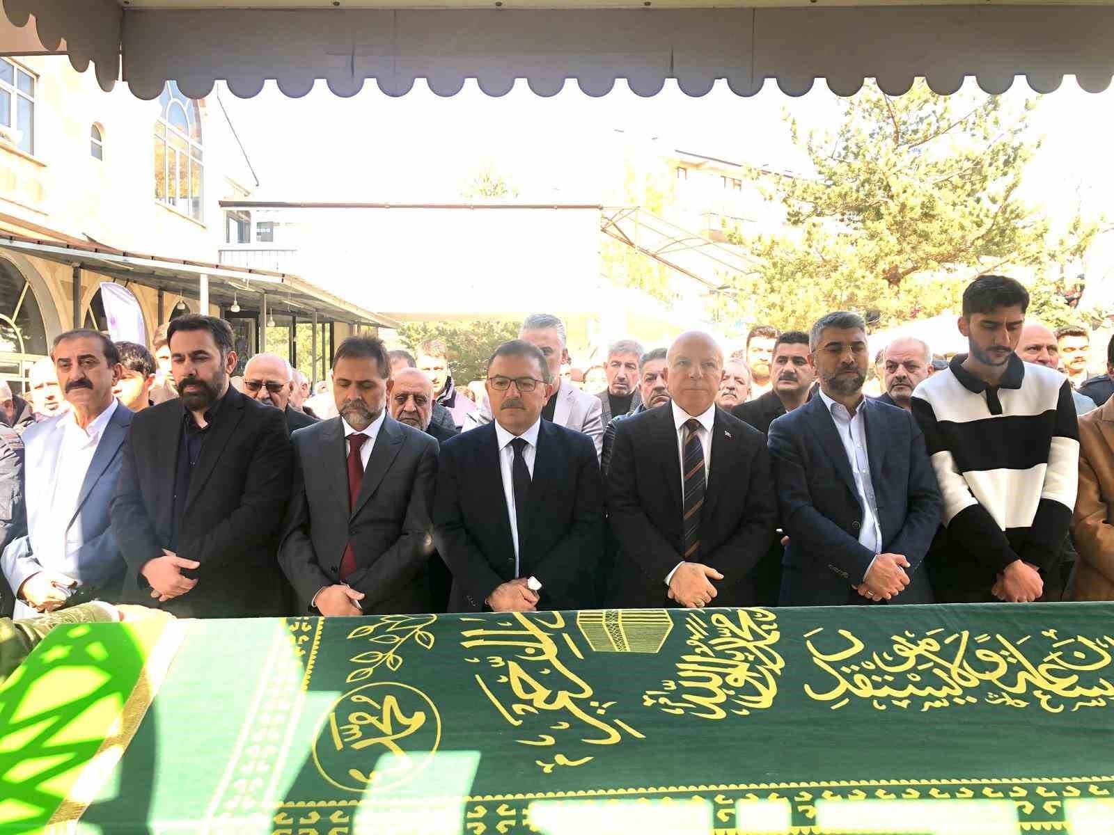 GEÇİRDİĞİ RAHATSIZLIK SONUCU BİR SÜREDİR TEDAVİ GÖREN ATATÜRK ÜNİVERSİTESİ KÜTÜPHANESİ EMEKLİ...