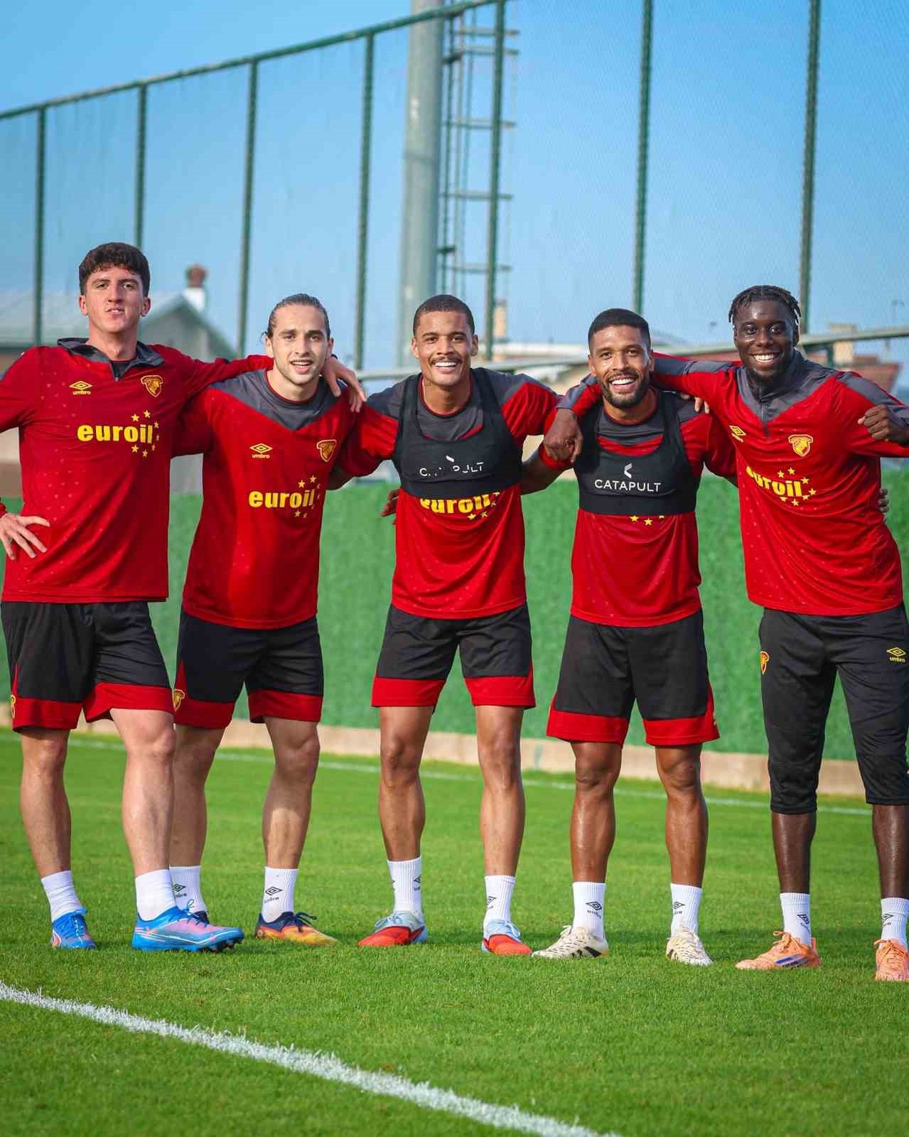 GÖZTEPE, SÜPER LİG'DE OYNADIĞI 11 MAÇTA KALESİNDE YALNIZCA 6 GOL GÖREREK GALATASARAY'IN ARDINDAN...