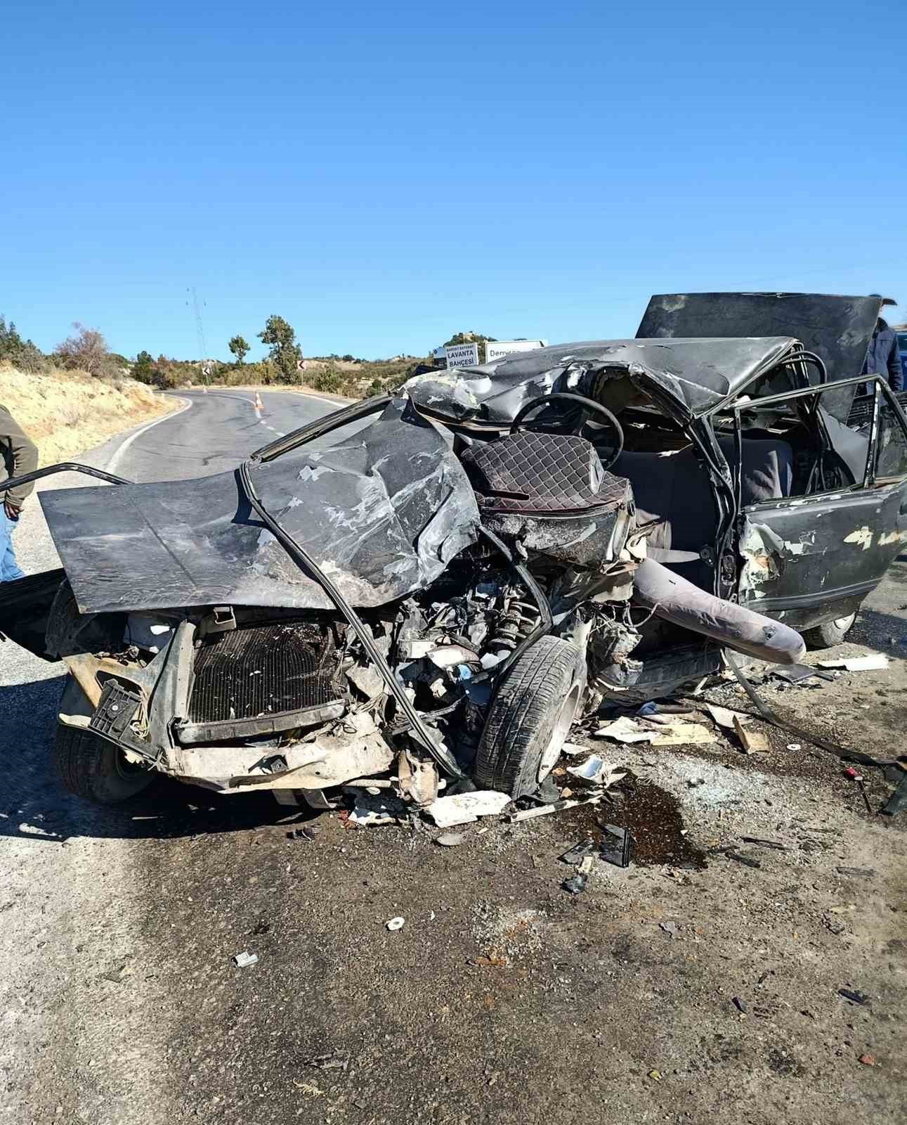 GÜLNAR İLÇESİNDE 29 EKİMDE 2025 TARİHİNDE TRAFİK KAZASINDA 3 KİŞİNİN ÖLDÜĞÜ 12 KİŞİNİN YARALANDIĞI...