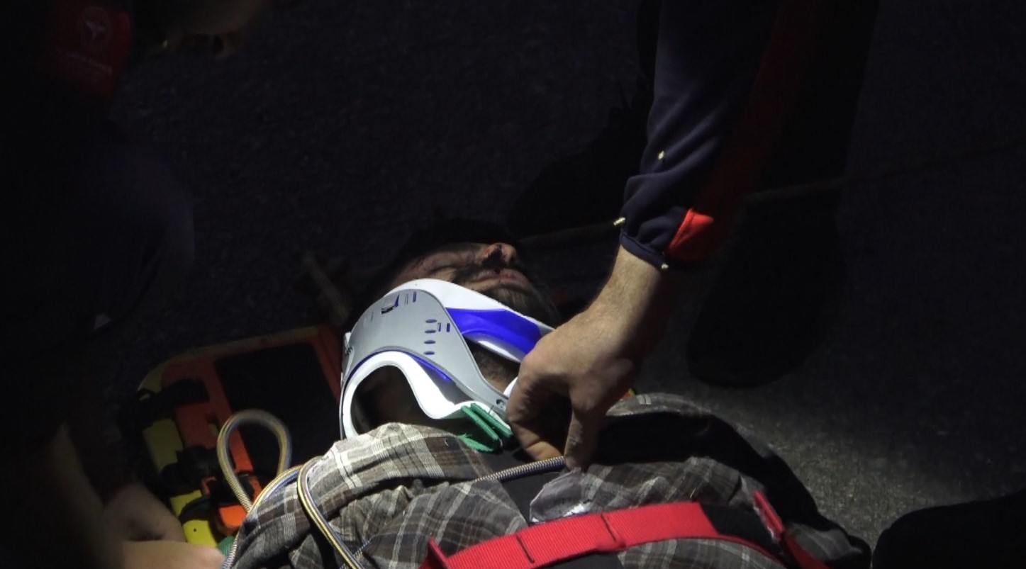 GÜMÜŞHANE’DE ARKADAŞIYLA BİRLİKTE GEZİNTİYE ÇIKAN ERKEK HEMŞİRE, DENGESİNİ KAYBEDEREK 4 METRELİK...