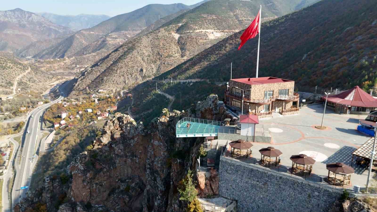 GÜMÜŞHANELİ MÜZİK ÖĞRETMENİ VE BESTECİ AVŞAR ŞAHİNKAYA, MEMLEKETİNİN TARİHİ VE DOĞAL...