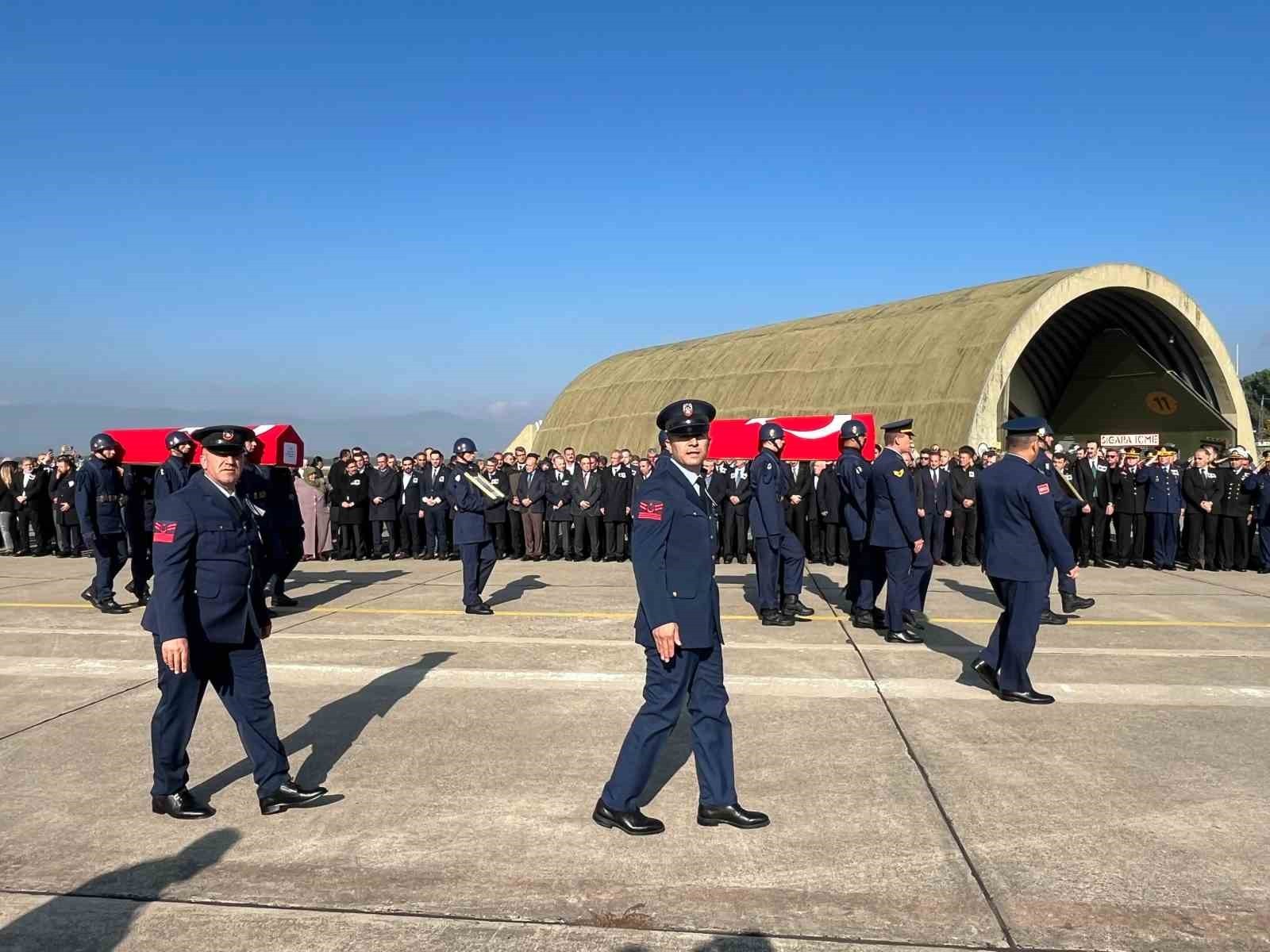 GÜRCİSTAN'DAKİ UÇAK KAZASINDA ŞEHİT OLAN BURSALI BİNBAŞI SERDAR USLU VE ASTSUBAY BAŞÇAVUŞ RAMAZAN...