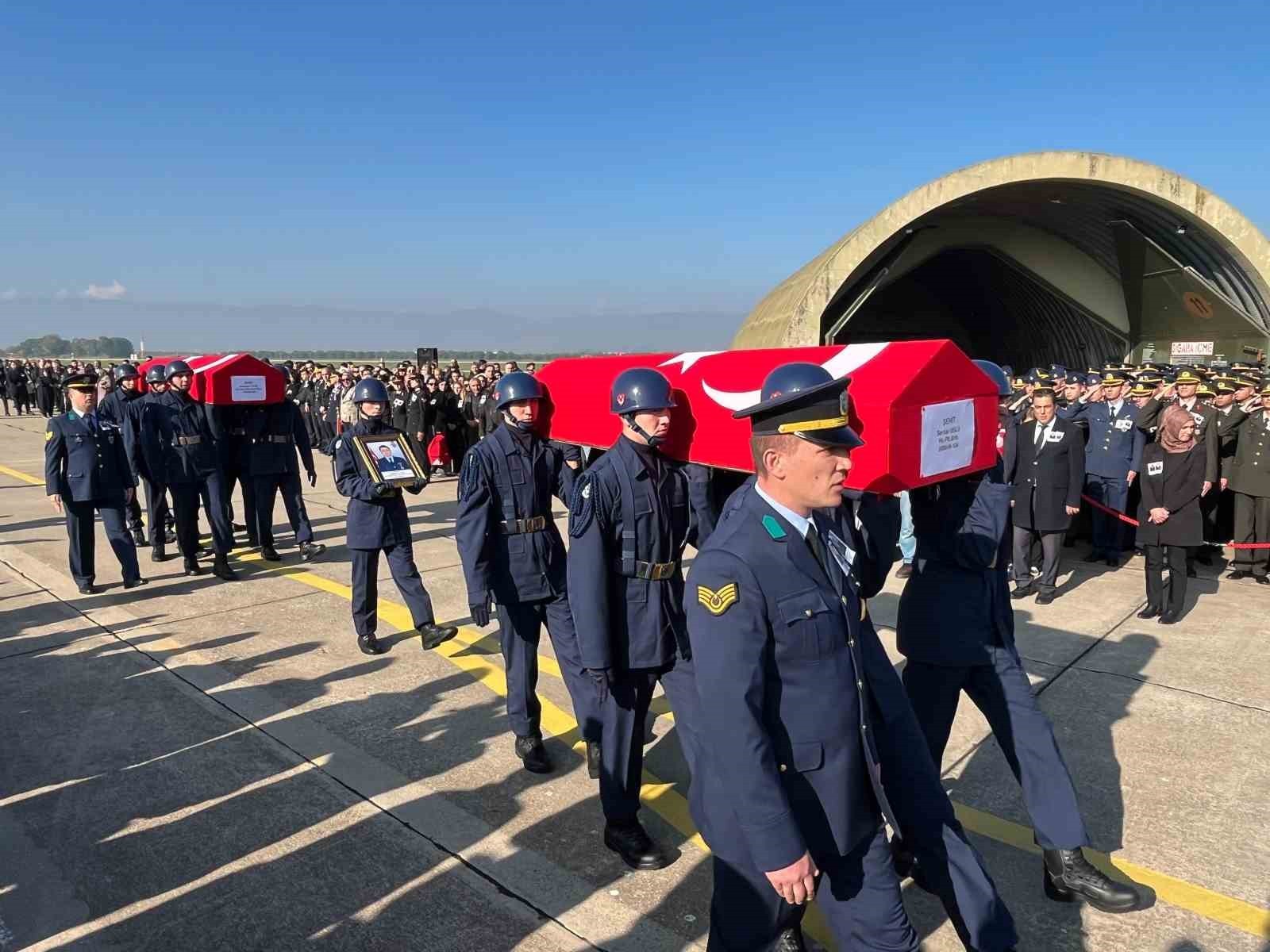 GÜRCİSTAN'DAKİ UÇAK KAZASINDA ŞEHİT OLAN BURSALI BİNBAŞI SERDAR USLU VE ASTSUBAY BAŞÇAVUŞ RAMAZAN...