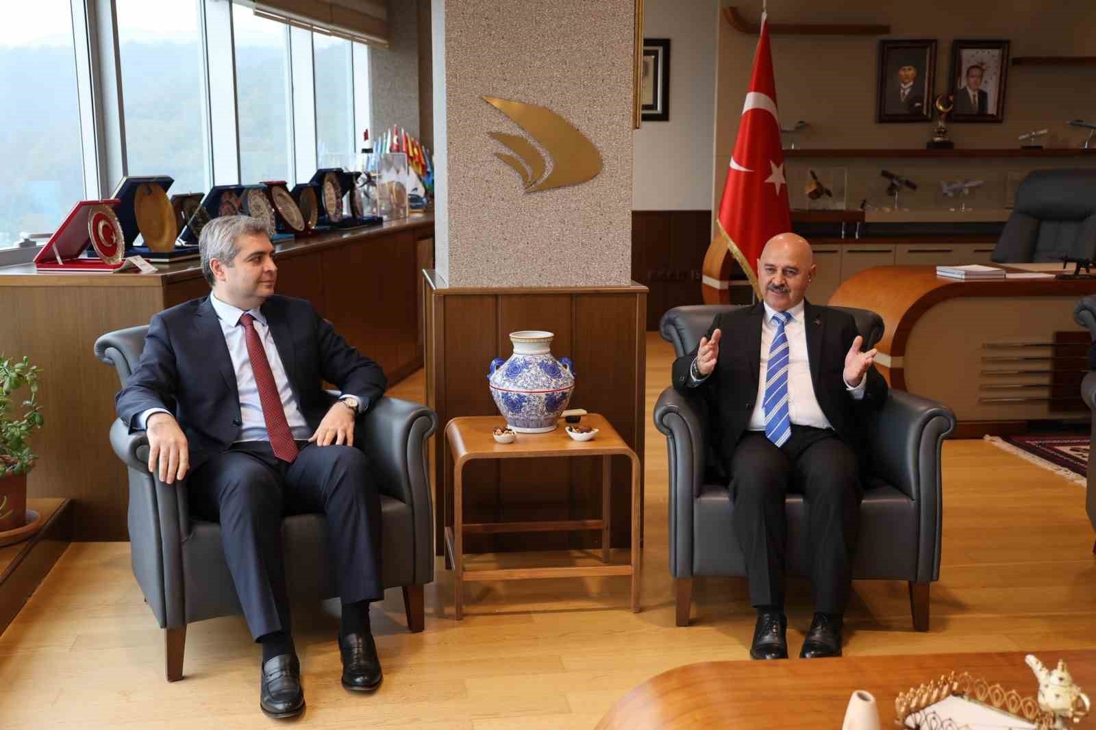 GÜRCİSTAN’IN TÜRKİYE BÜYÜKELÇİSİ ARCHİL KALANDİA, DÜZCE ÜNİVERSİTESİ REKTÖRÜ PROF. DR. NEDİM...