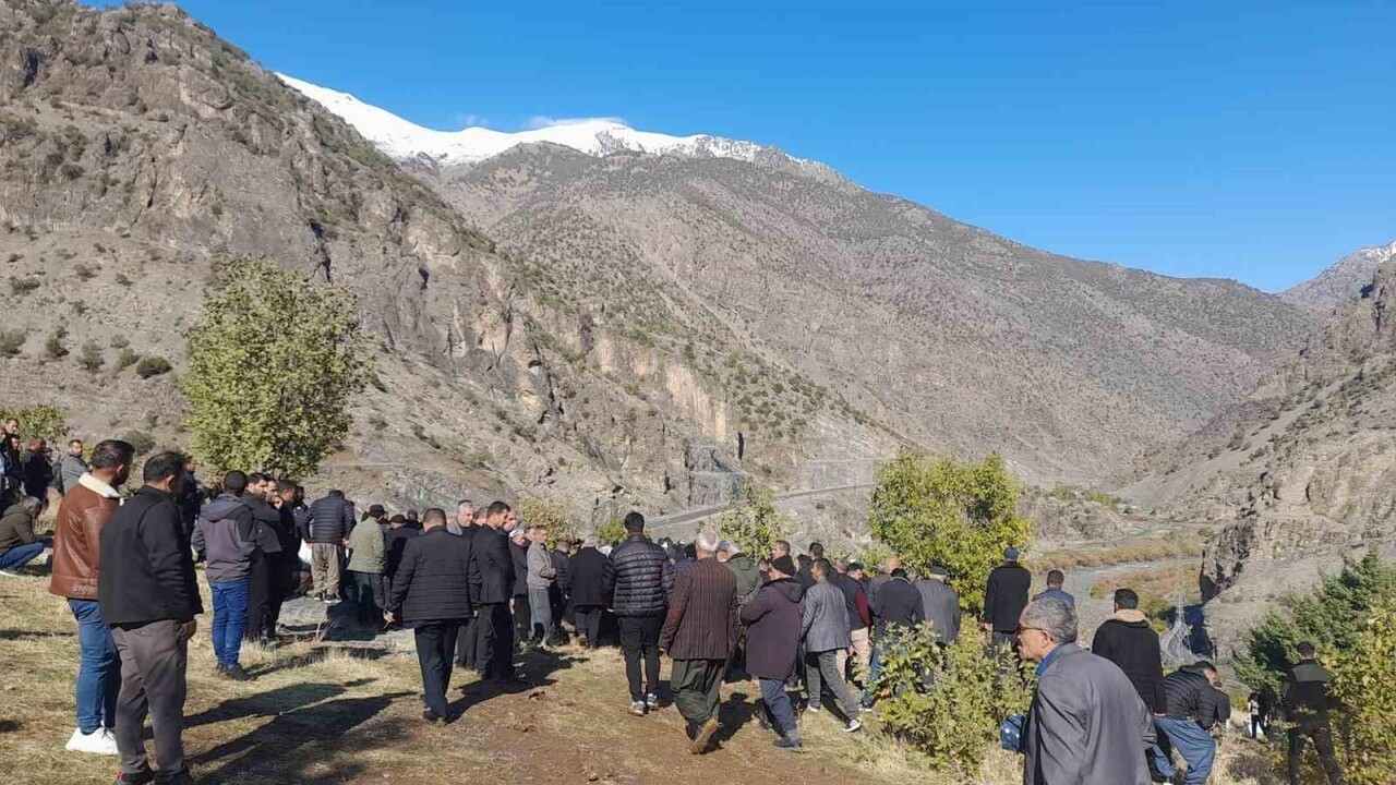 HAKKARİ'DE DÜN KAMYONETİN ZAP SUYU’NA UÇMASI SONUCU MEYDANA GELEN KAZADA HAYATINI KAYBEDEN SITKI...