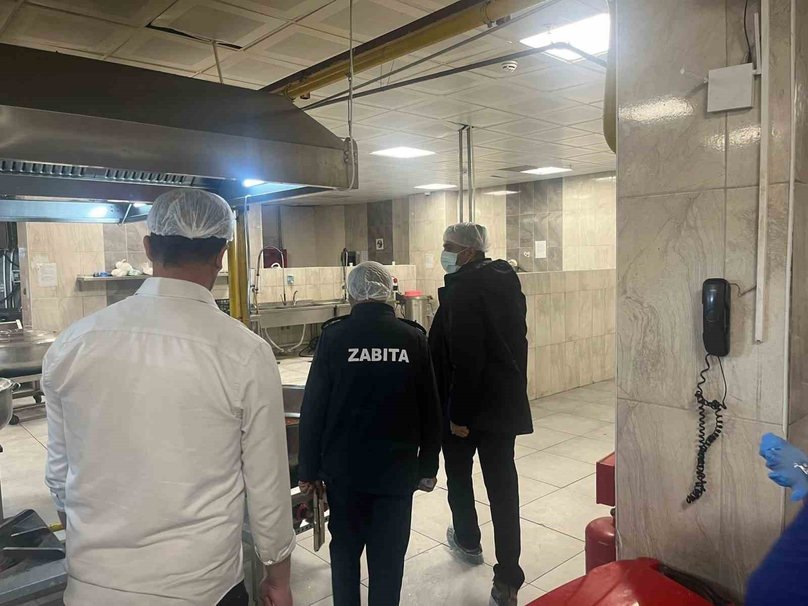 HAKKARİ BELEDİYESİ ZABITA MÜDÜRLÜĞÜ EKİPLERİ, KENT GENELİNDE BULUNAN İŞLETMELERE YÖNELİK HİJYEN...