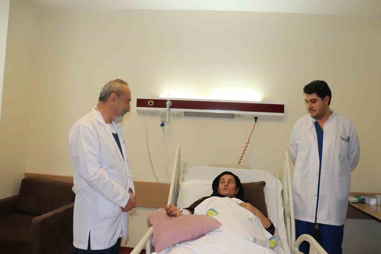 HASTA KADININ KARNINDAN 15 KİLO 800 GRAM TÜMÖR ÇIKARILDI