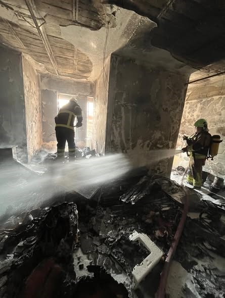 HATAY’DA ALEVLERE TESLİM OLAN DEPO YANARAK KULLANILMAZ HALE GELDİ.